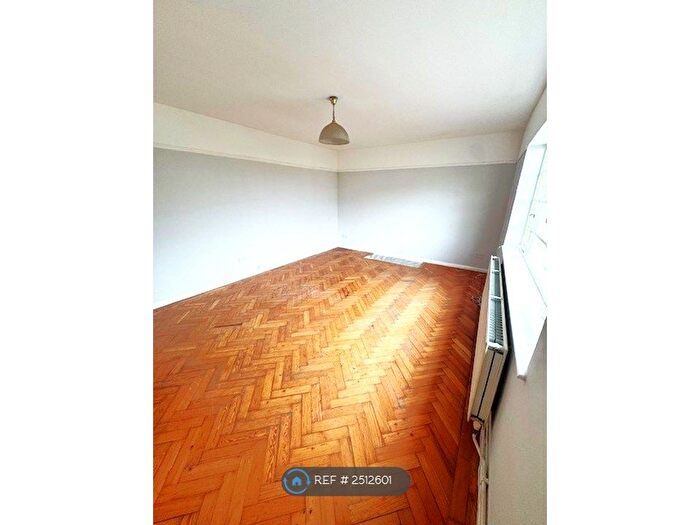 2 Bedroom Flat To Rent In Grosvenor Road, London, E11