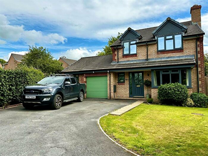 3 Bedroom Detached House For Sale In Kingfisher Drive, Barnstaple, EX32