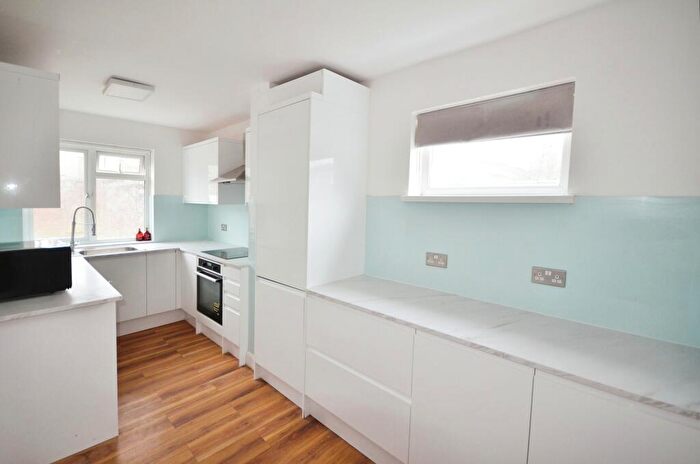 4 Bedroom End Of Terrace House To Rent In Amberley Road, Slough, SL2