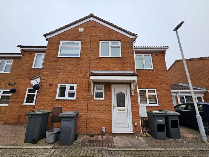 3 Bedroom Terraced House To Rent In Radstone Place, Luton, LU2