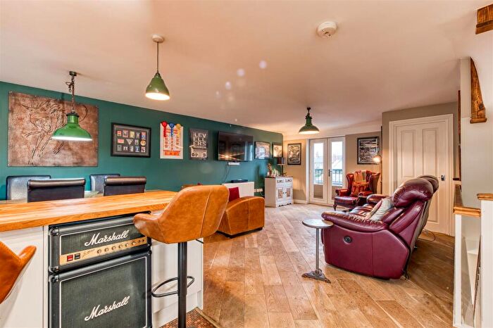 3 Bedroom Terraced House For Sale In Commercial Street, Higham Ferrers, NN10