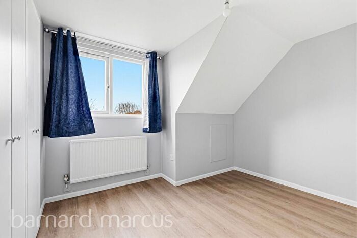 4 Bedroom Semi-Detached House To Rent In Heathfield Drive, Mitcham, CR4