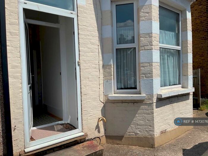 4 Bedroom Semi-Detached House To Rent In West Street, Bromley, BR1