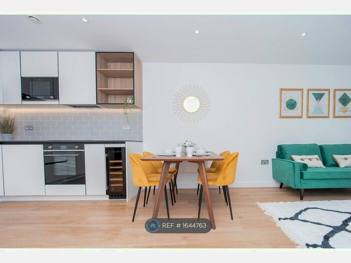 2 Bedroom Flat To Rent In Fairbank House, London, NW9