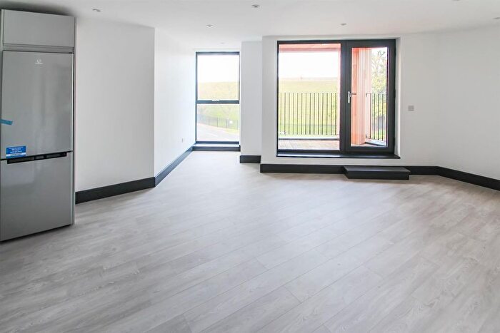 2 Bedroom Flat To Rent In Molesey Road, West Molesey, KT8