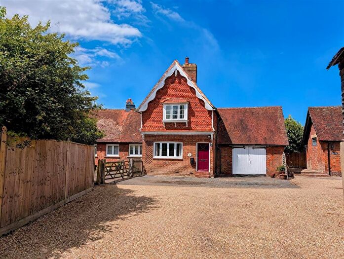 3 Bedroom Semi-Detached House For Sale In Coldharbour Lane, Hildenborough, TN11