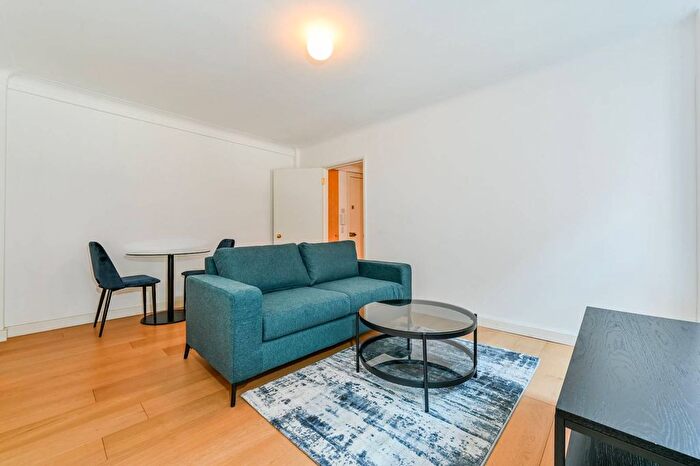 1 Bedroom Flat For Sale In Edgware Road, Hyde Park Estate, London, W2