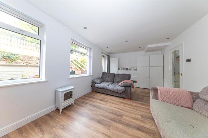 3 Bedroom Terraced House For Sale In Polzeath Close, Luton, Bedfordshire, LU2