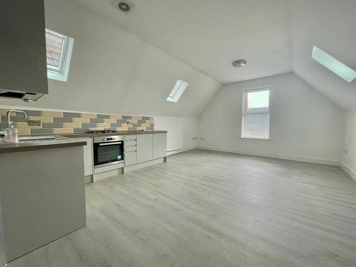 2 Bedroom Flat To Rent In Park Road, Sittingbourne, ME10