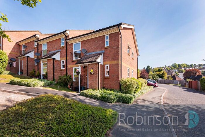 1 Bedroom Flat For Sale In Lower Furney Close, High Wycombe, Buckinghamshire, HP13