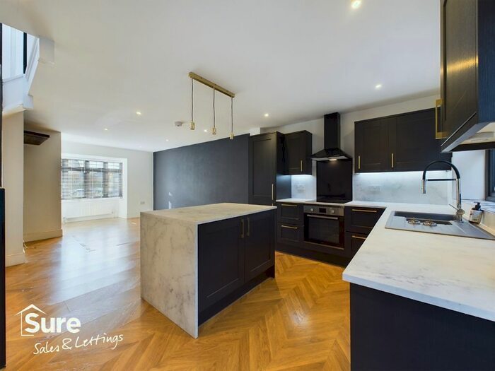 2 Bedroom Detached House To Rent In Cowper Road, Hemel Hempstead, Hertfordshire, HP1