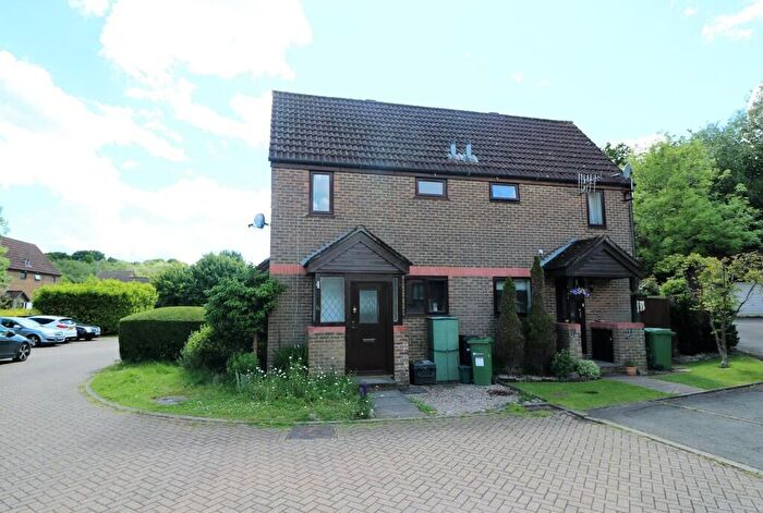1 Bedroom End Of Terrace House To Rent In Lake View, North Holmwood, RH5
