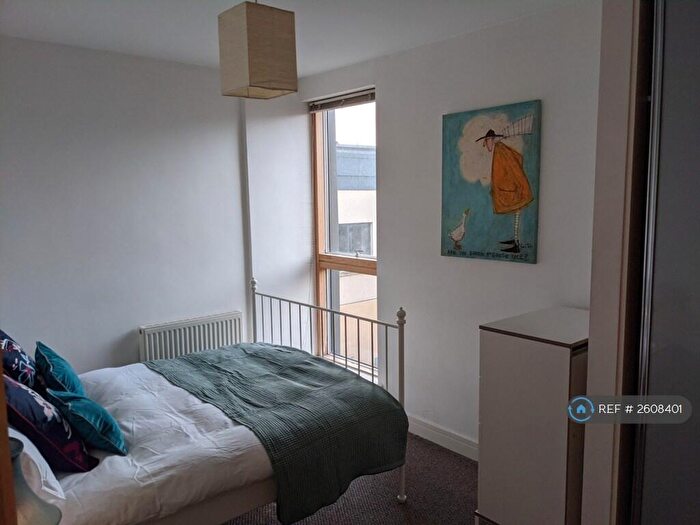 2 Bedroom Flat To Rent In Cromwell Court, Leeds, LS10