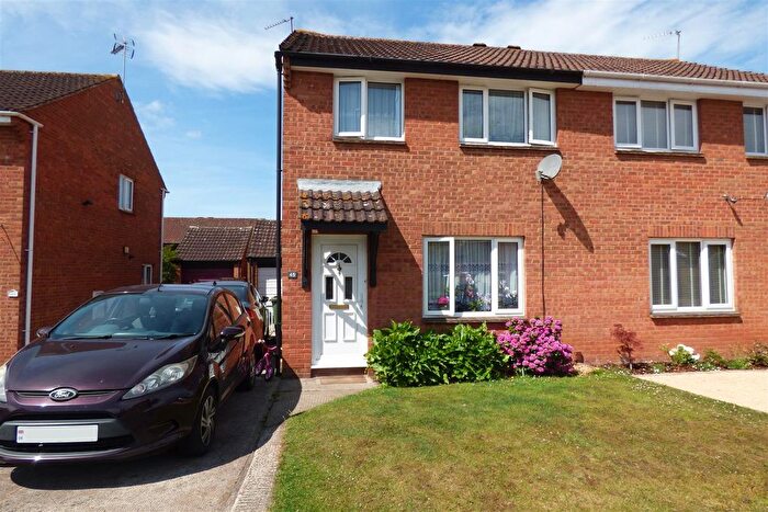 3 Bedroom Semi-Detached House To Rent In Mountbatten Close, Yate, Bristol, BS37
