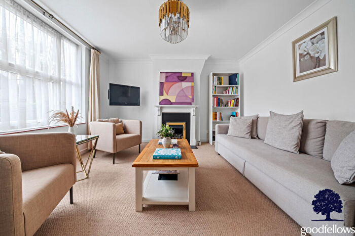 2 Bedroom Maisonette To Rent In Hatfeild Mead, Morden, Surrey, SM4