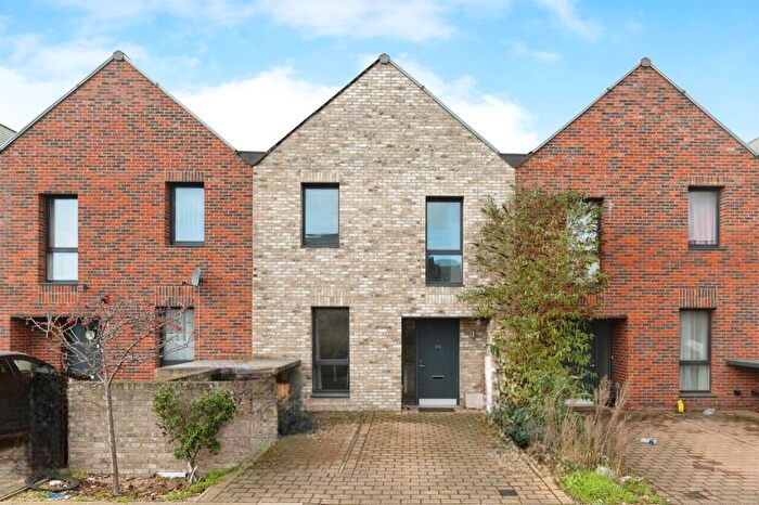 3 Bedroom Terraced House For Sale In Northview Avenue, Tilbury, RM18