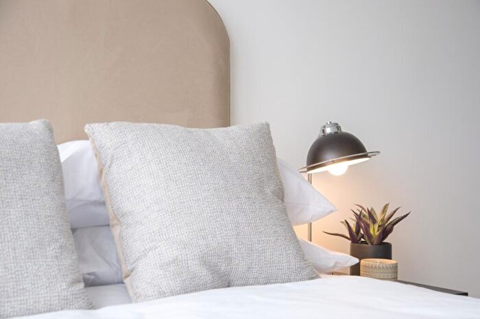 2 Bedroom Flat To Rent In Thames Quarter, Reading, RG1