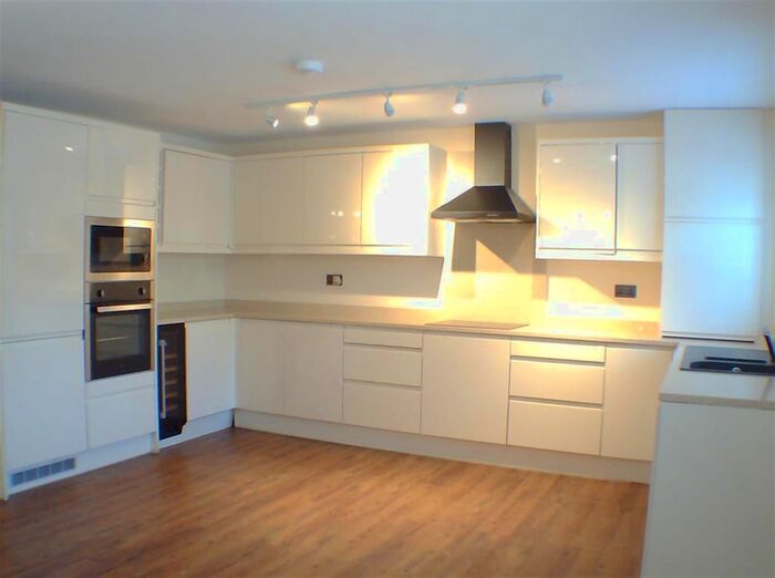 2 Bedroom Flat To Rent In Staines Road East, Sunbury On Thames, TW16