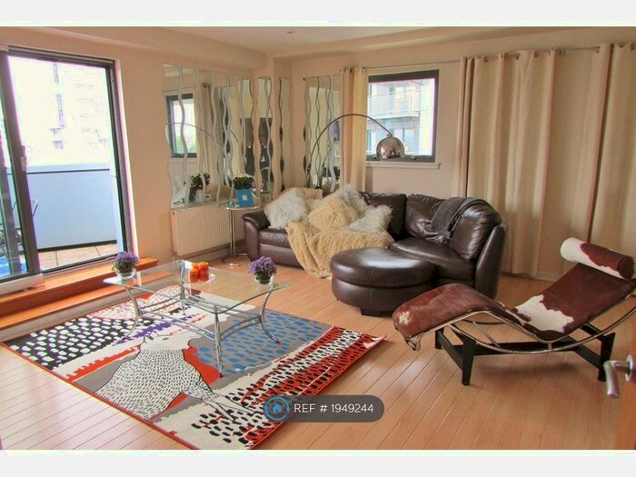 2 Bedroom Flat To Rent In Castlebank Drive, Glasgow, G11