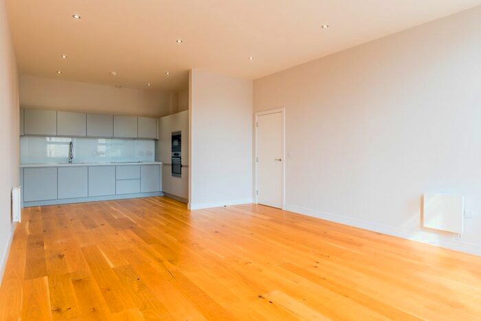 2 Bedroom Flat To Rent In Low Lane, Horsforth, Leeds, LS18