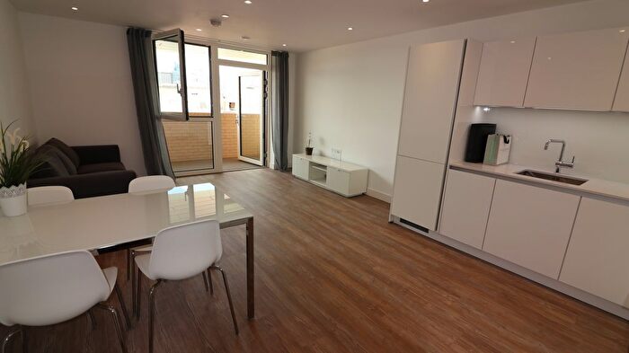 2 Bedroom Flat To Rent In Telegraph Avenue, Greenwich, SE10