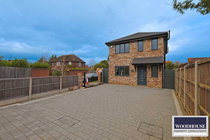 3 Bedroom Detached House To Rent In Newgatestreet Road, Goffs Oak, EN7