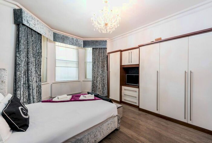 3 Bedroom Flat To Rent In Cromwell Road, South Kensington, London, SW7
