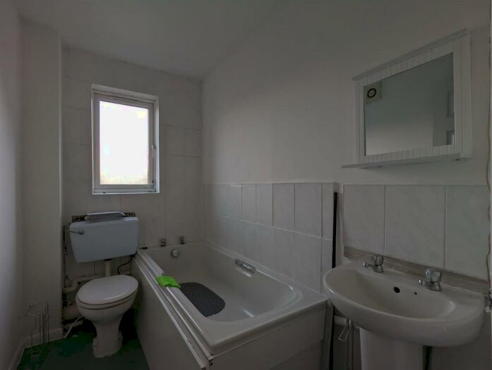 1 Bedroom Apartment To Rent In Cobbett Close Enfield, EN3