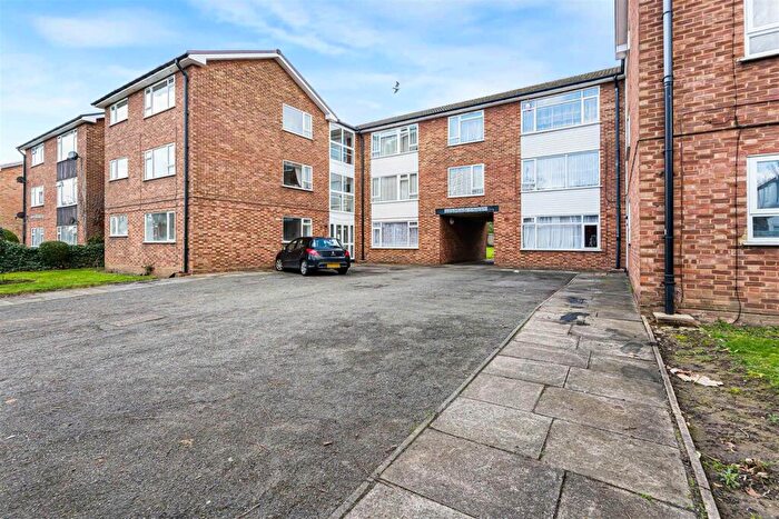 2 Bedroom Flat For Sale In Harrowdene Road, Wembley, HA0