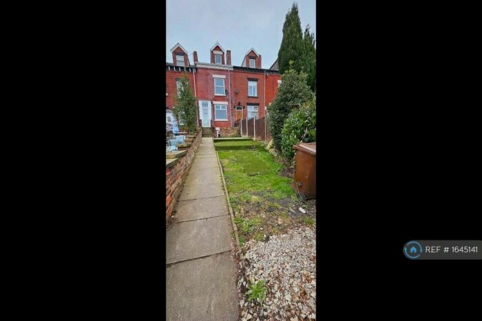 4 Bedroom Terraced House To Rent In Stonecliffe Terrace, Stalybridge, SK15