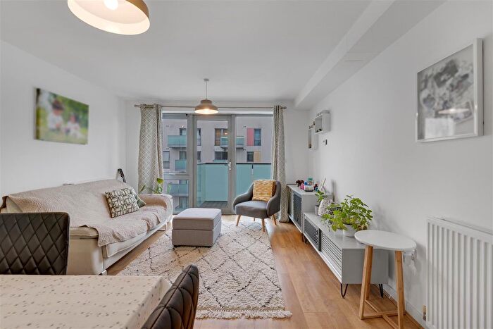 2 Bedroom Flat For Sale In Vickery's Wharf, Bow Common, E14