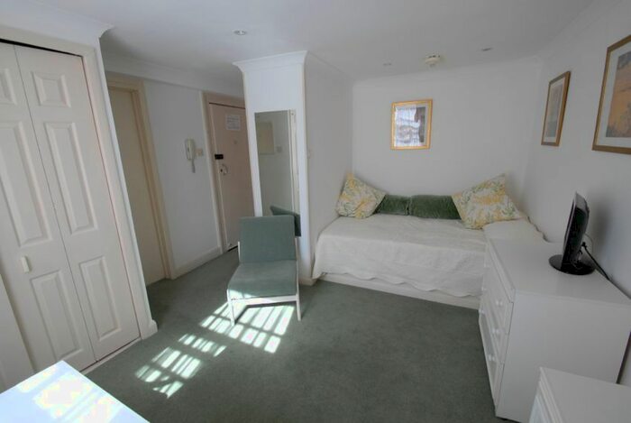 Studio To Rent In Craven Hill Gardens, Bayswater, London, W2