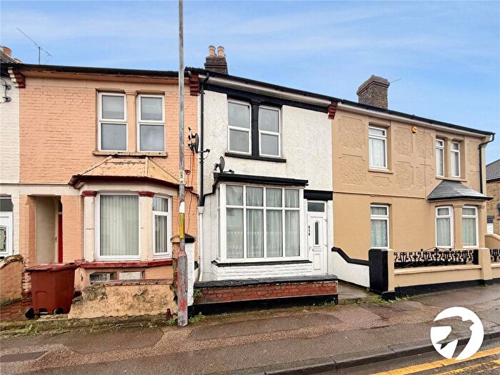 3 Bedroom Terraced House To Rent In Canterbury Street, Gillingham, Kent, ME7