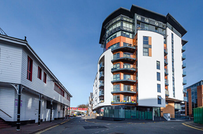 2 Bedroom Flat For Sale In Water Lane, Kingston Upon Thames, KT1