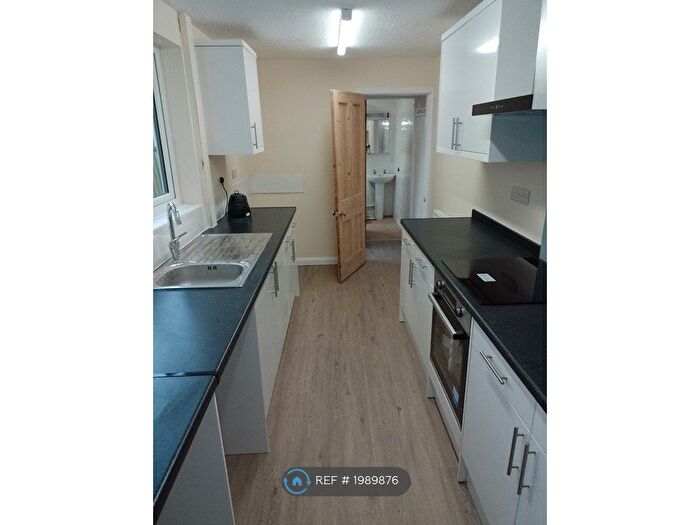 3 Bedroom Terraced House To Rent In Glentworth Road, Nottingham, NG7