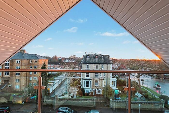 2 Bedroom Flat To Rent In Maple Road, Surbiton, KT6