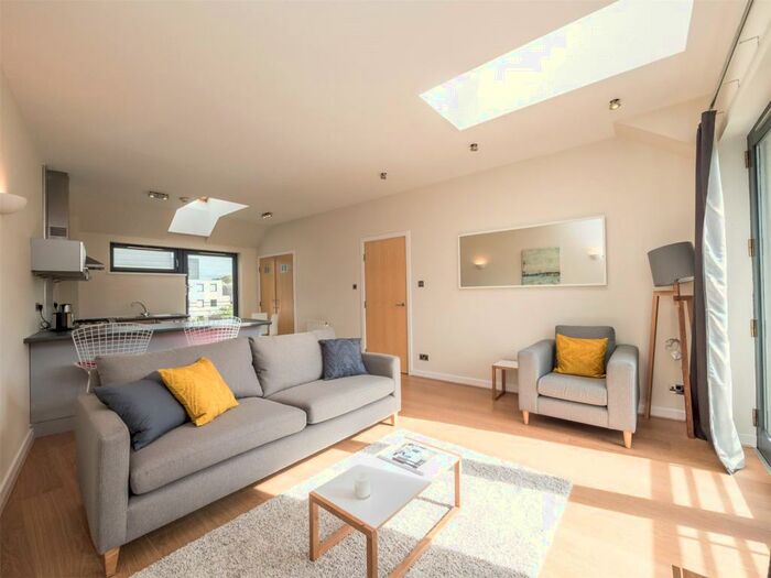 2 Bedroom Apartment To Rent In Calton Road, Old Town, Edinburgh, EH8