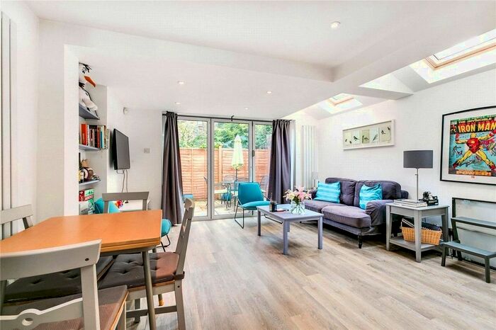 2 Bedroom Flat To Rent In Biscay Road, London, W6