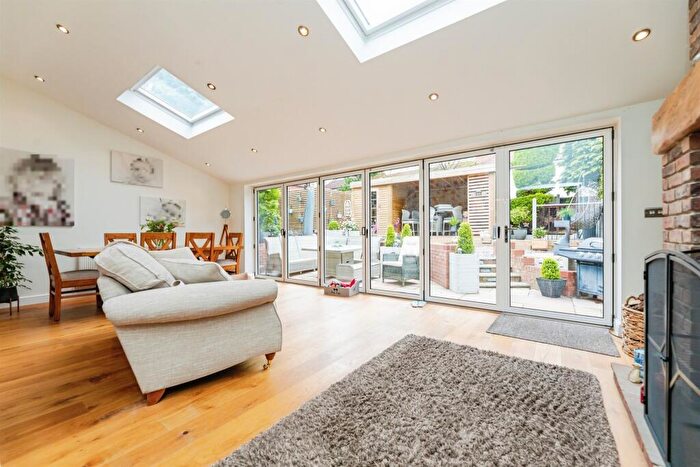 4 Bedroom Detached House For Sale In Great Broad Ing, Barnsley, S75