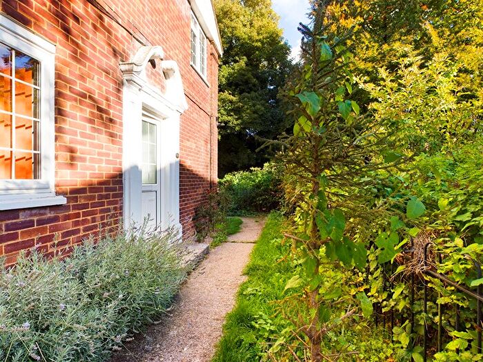 2 Bedroom Flat To Rent In Devonshire Place, Kings Furlong, Basingstoke, RG21