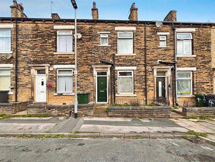 3 Bedroom Terraced House For Sale In Cragg Terrace, Bradford, BD7