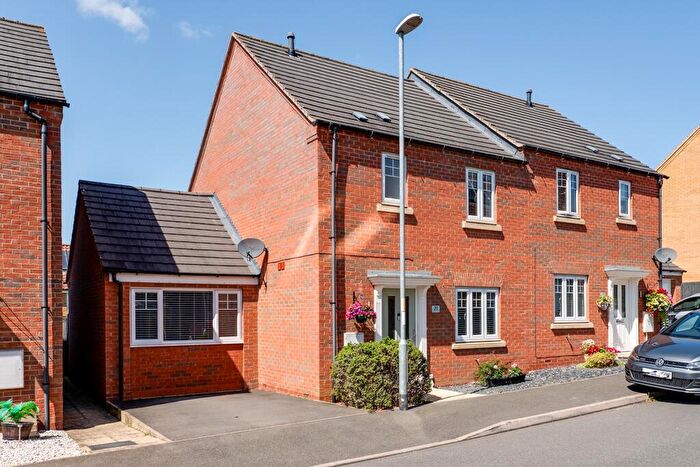 3 Bedroom Semi-Detached House For Sale In Virginia Crescent, Burton Latimer, NN15