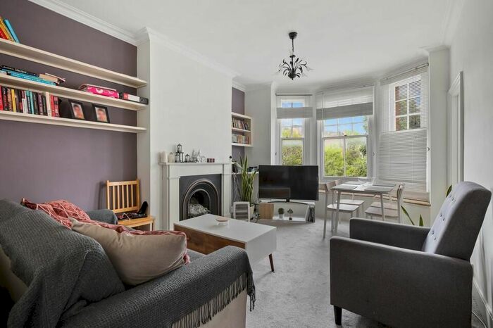 2 Bedroom Flat To Rent In Hackford Road, London, SW9