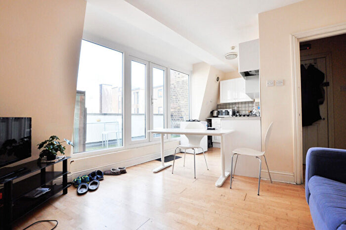 2 Bedroom Flat To Rent In Old Street, London, EC1