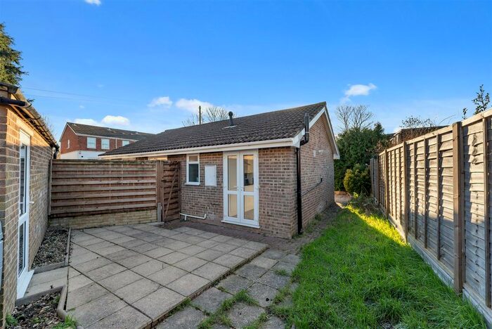 2 Bedroom Detached Bungalow For Sale In St. Lukes Close, Woodside, Croydon, SE25