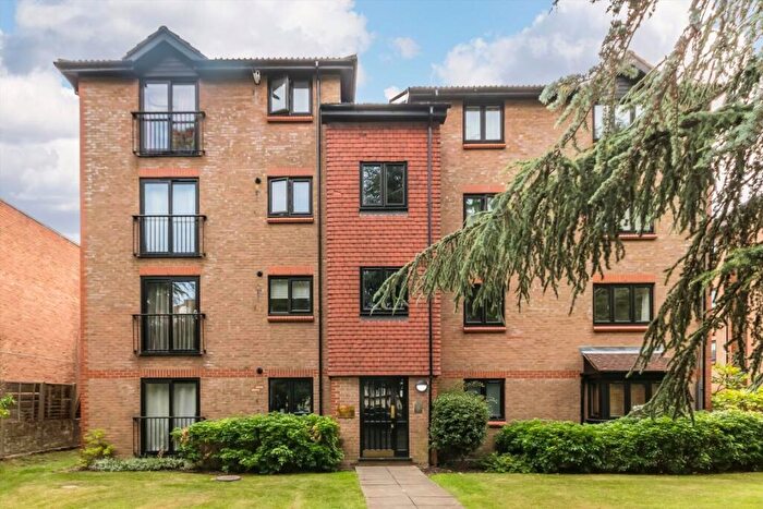 2 Bedroom Flat To Rent In The Avenue, Surbiton, KT5