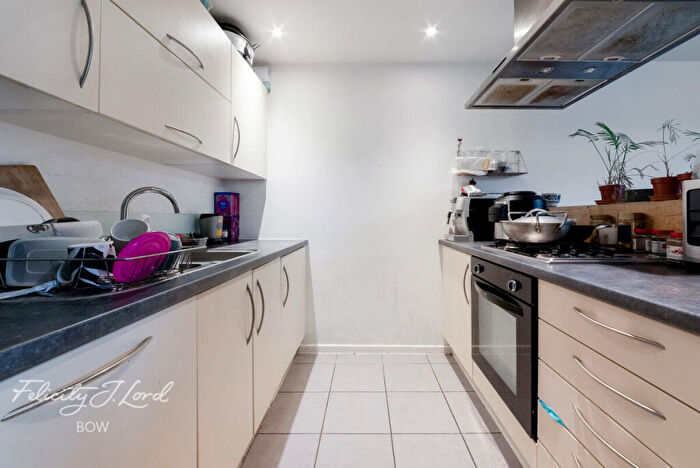 1 Bedroom Apartment For Sale In Violet Road, London, E3