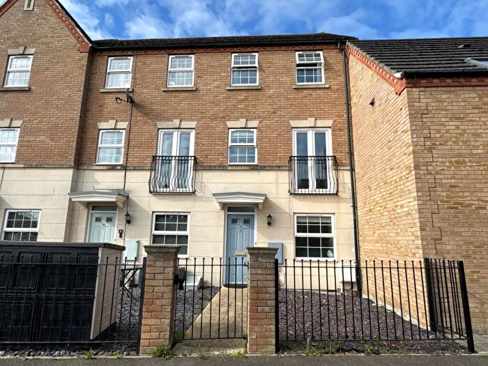 3 Bedroom Town House To Rent In Robins Crescent, Witham St Hughs, LN6