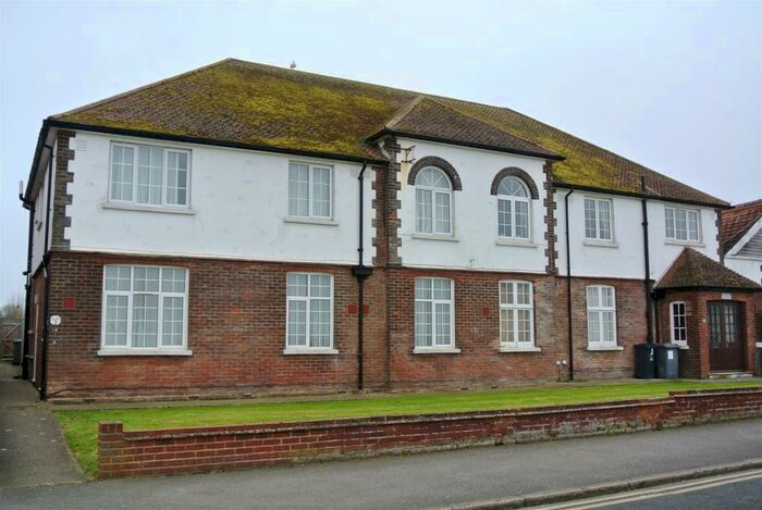 2 Bedroom Flat To Rent In Marine Parade, Whitstable, CT5