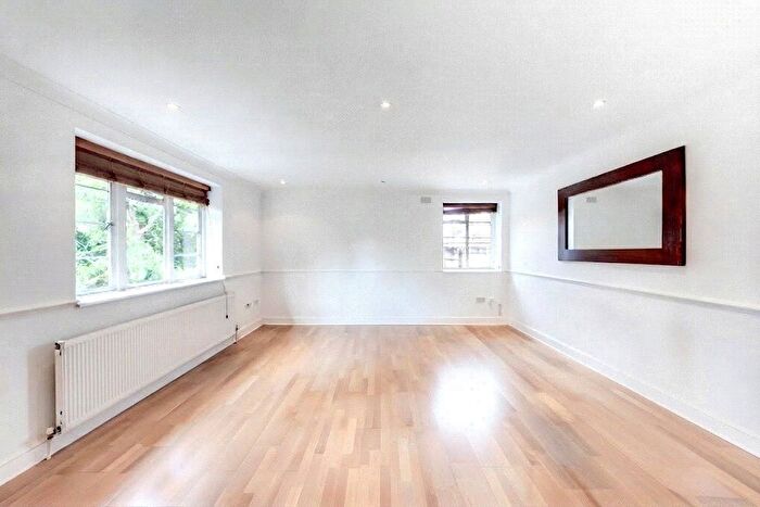 2 Bedroom Flat To Rent In Beverley Gate House, Whitelands Park, East Putney, SW15